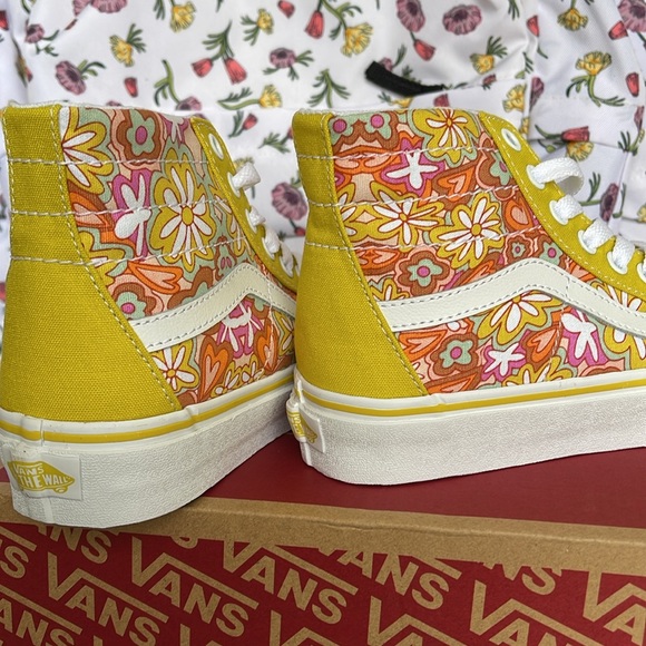 Vans WMNS Sk8-Hi Tapered
Psychedelic Resort Passio
VN0A5KRUBLX
Sneakers - Picture 15 of 16
